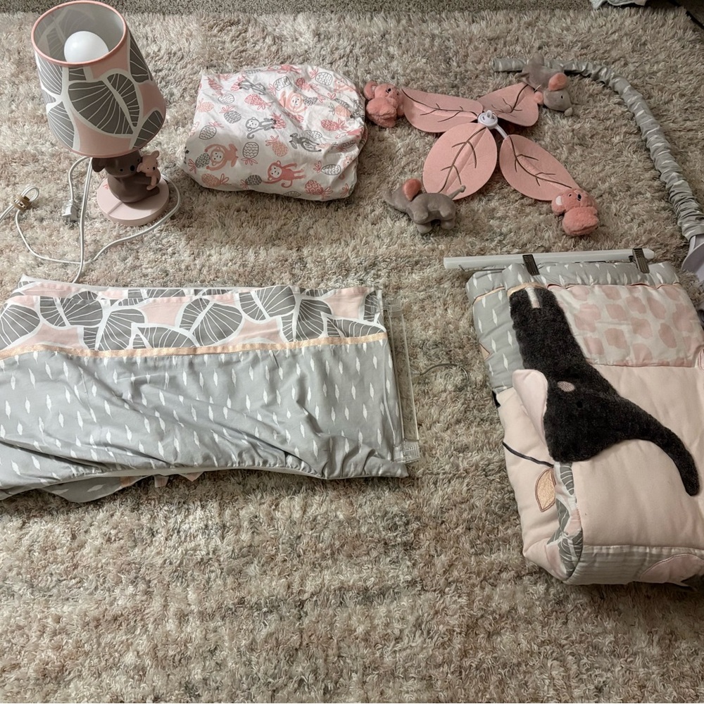 Lambs & ivy nursery set